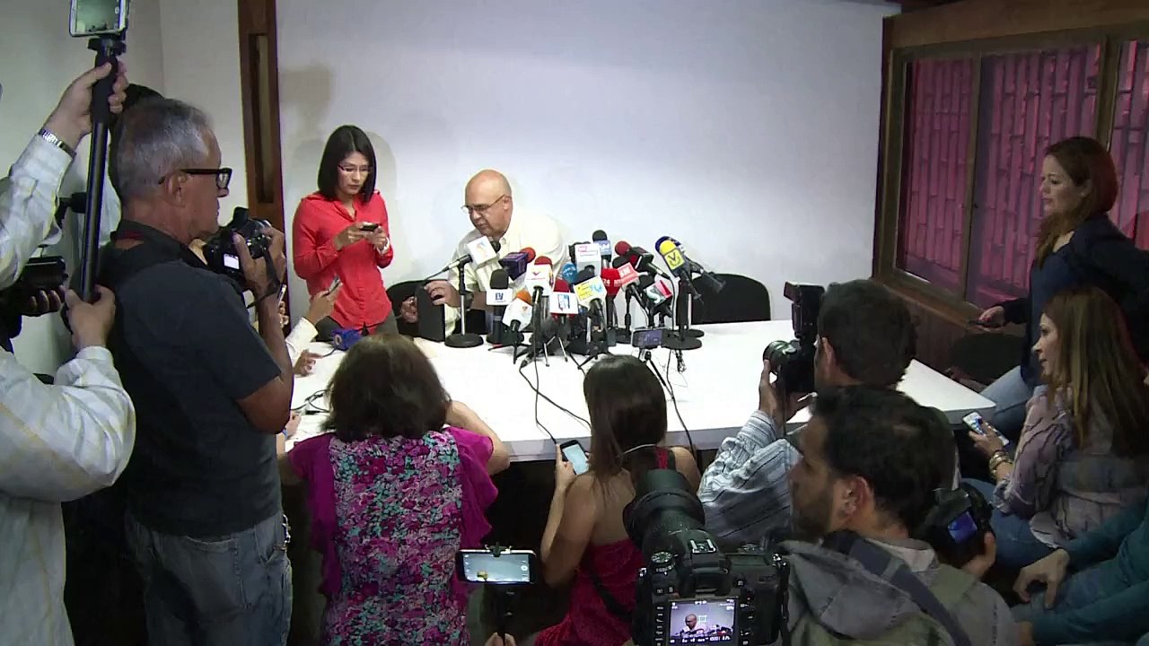 Oposición planea reformas institucionales para sacar a Maduro