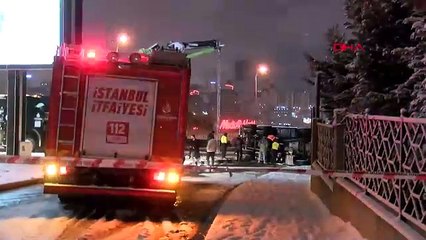 İstanbul- Beylikdüzü'nde, devrilen kar küreme aracının şoförü yaralandı