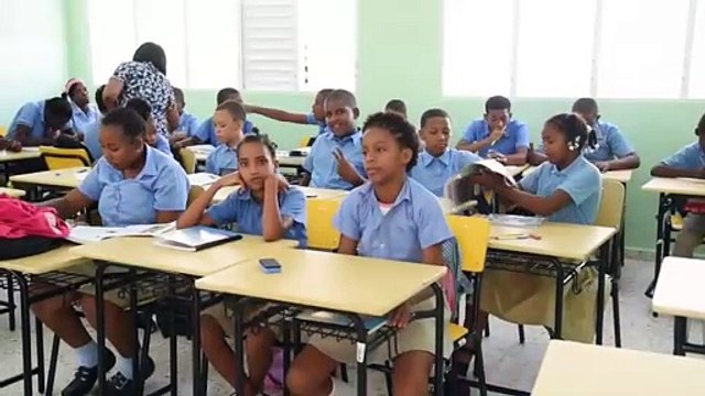 Disponen cambios en uniforme de las escuelas públicas