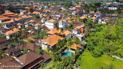 Hòn Đảo Thiên Đường Với Phong Tục Cùng Nhau Tắm Nước Thánh Và "Lễ Hội Hôn" Của Nam Nữ Chưa Kết Hôn