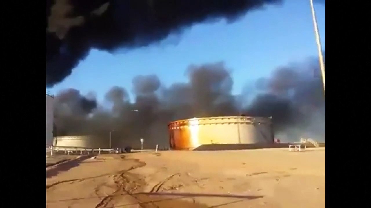 Varios depósitos de petróleo en llamas por combates en Libia