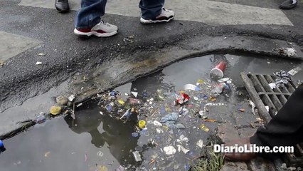 Denuncia de fuga de agua en la Palo Hincado frente Parque Independencia