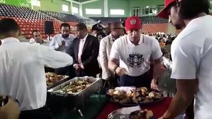 Sammy Sosa Celebra Almuerzo Navideño