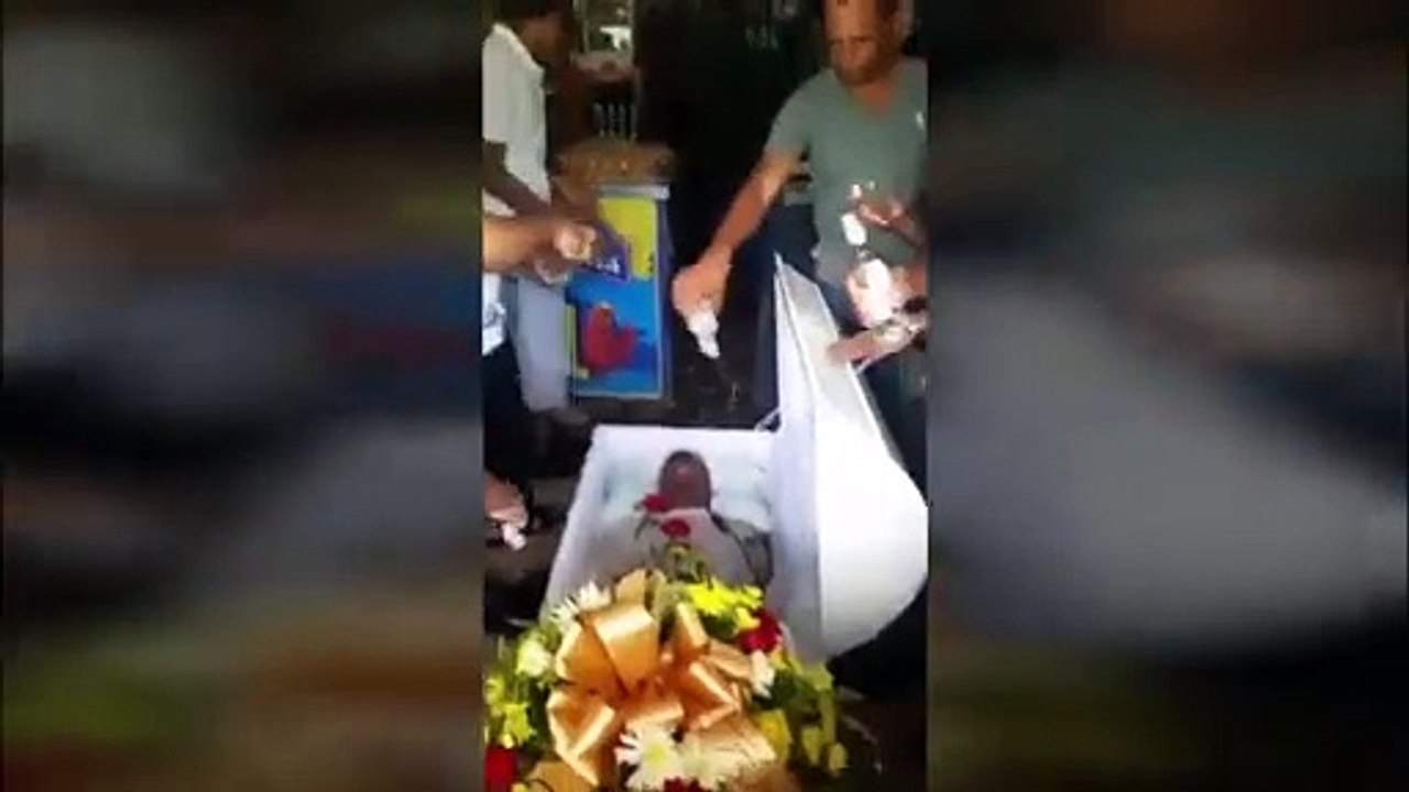 Velatorio en colmadón
