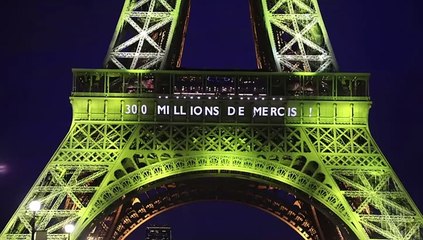 París festeja visitante número 300 millones de la torre Eiffel