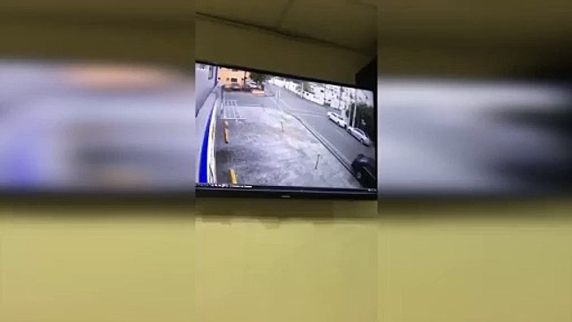 Delincuentes disparan contra agentes policiales