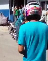 Capitán AMET arrebata a punta de pistola motocicleta a conductor