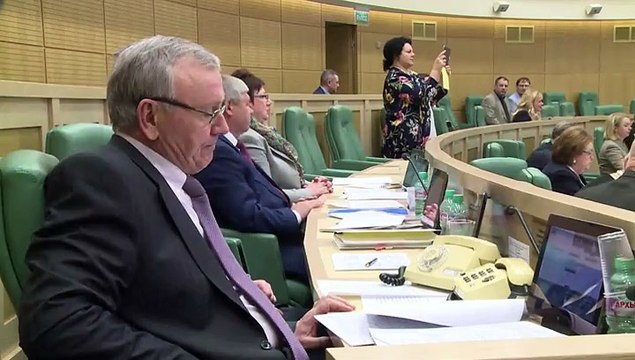 Rusia despenaliza violencia doméstica, golpe a derechos de mujer