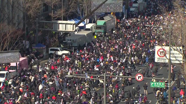 탄핵 막바지 서울 도심 찬반 집회...곳곳 도로 통제 / YTN