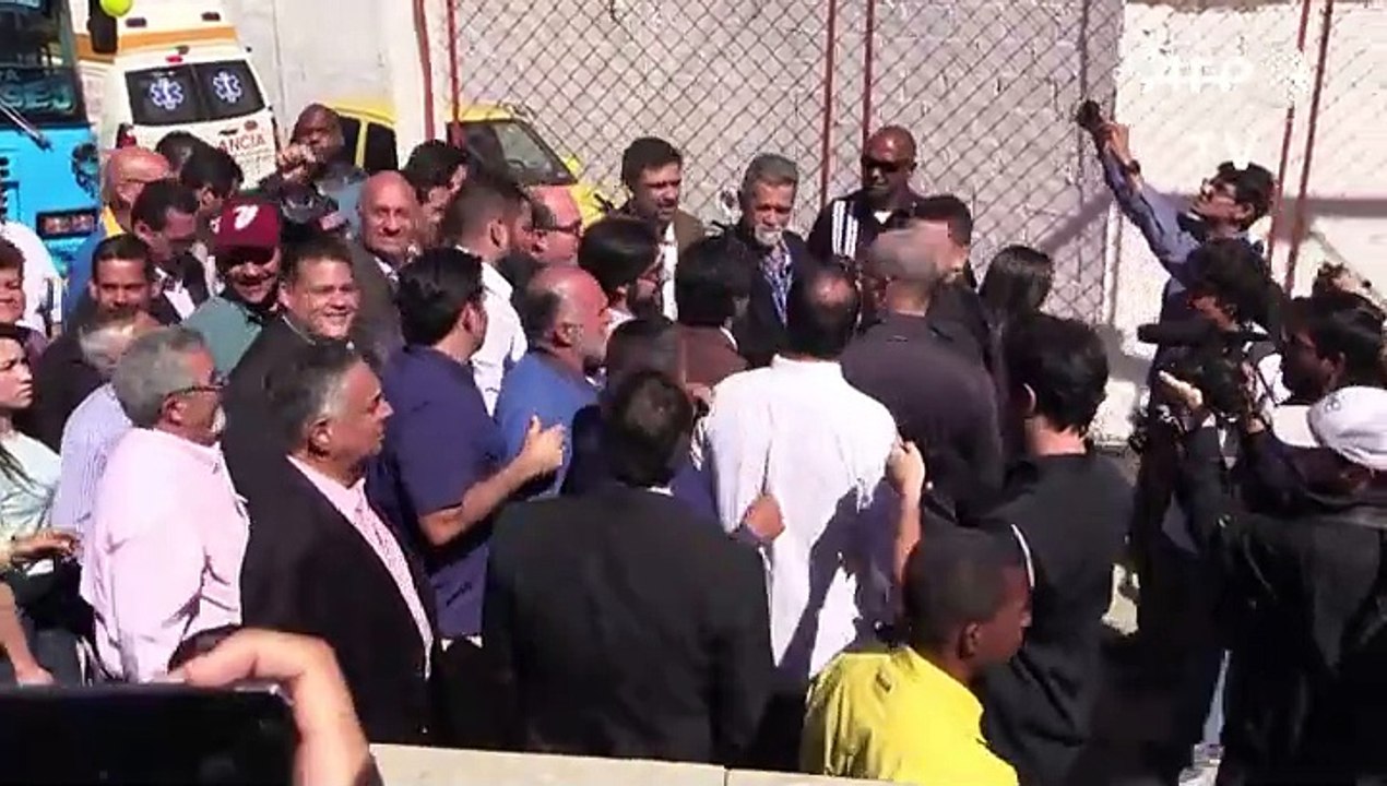 Diputados opositores de Venezuela sesionan en favela de Caracas