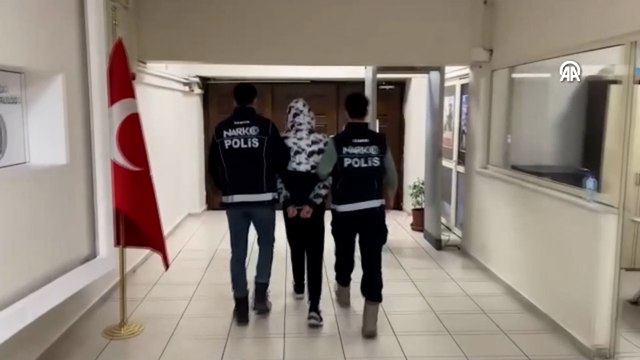 İzmir'de 102 kilo 50 gram sentetik uyuşturucu ele geçirildi