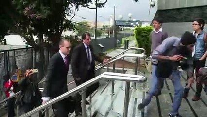 Abogado defensor de Lula entrega pasaporte
