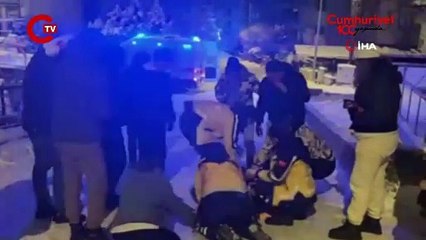 Karda kayak keyfi hastanede bitti... Genç kızın duvara çarpma anı kamerada