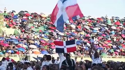 Pastor Ezequiel Molina se desmaya durante sermón en Batalla de la Fe