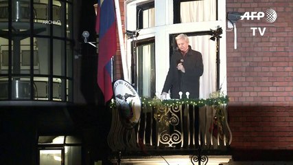 Juez británica decidirá si orden de detención de Assange es de interés público