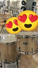 Ο γιος του Λεωνίδα Κουτσόπουλου παίζει ντραμς!