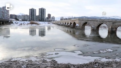 Sivas eksi 18'i gördü, Kızılırmak kısmen dondu