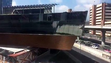 Se desploma centro comercial