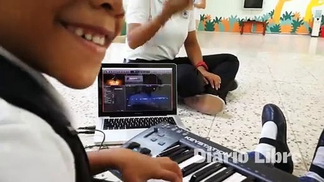 Niños Sordos Sienten La Música