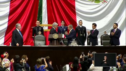 Izquierdista López Obrador jura como presidente de México