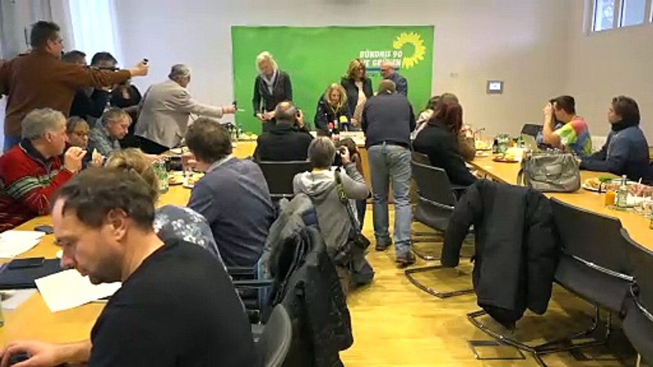 Un diputado regional de Baviera asume su cargo como mujer