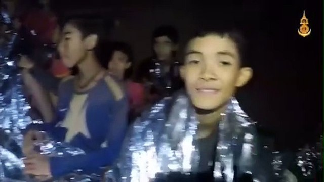 Nuevo video de niños hallados en cueva de Tailandia