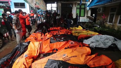 Indonesia eleva a 430 los muertos y a 22,000 los desplazados por el tsunami