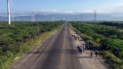 Caravana migrante toma peligrosa ruta en México