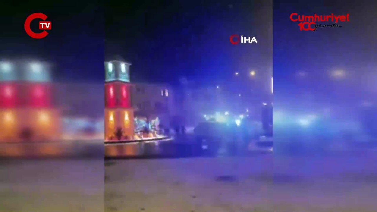 Balıkesir'den renkli görüntüler Çocuklar, devriye gezen polis ekipleriyle kar topu oynadı