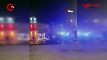 Balıkesir'den renkli görüntüler Çocuklar, devriye gezen polis ekipleriyle kar topu oynadı