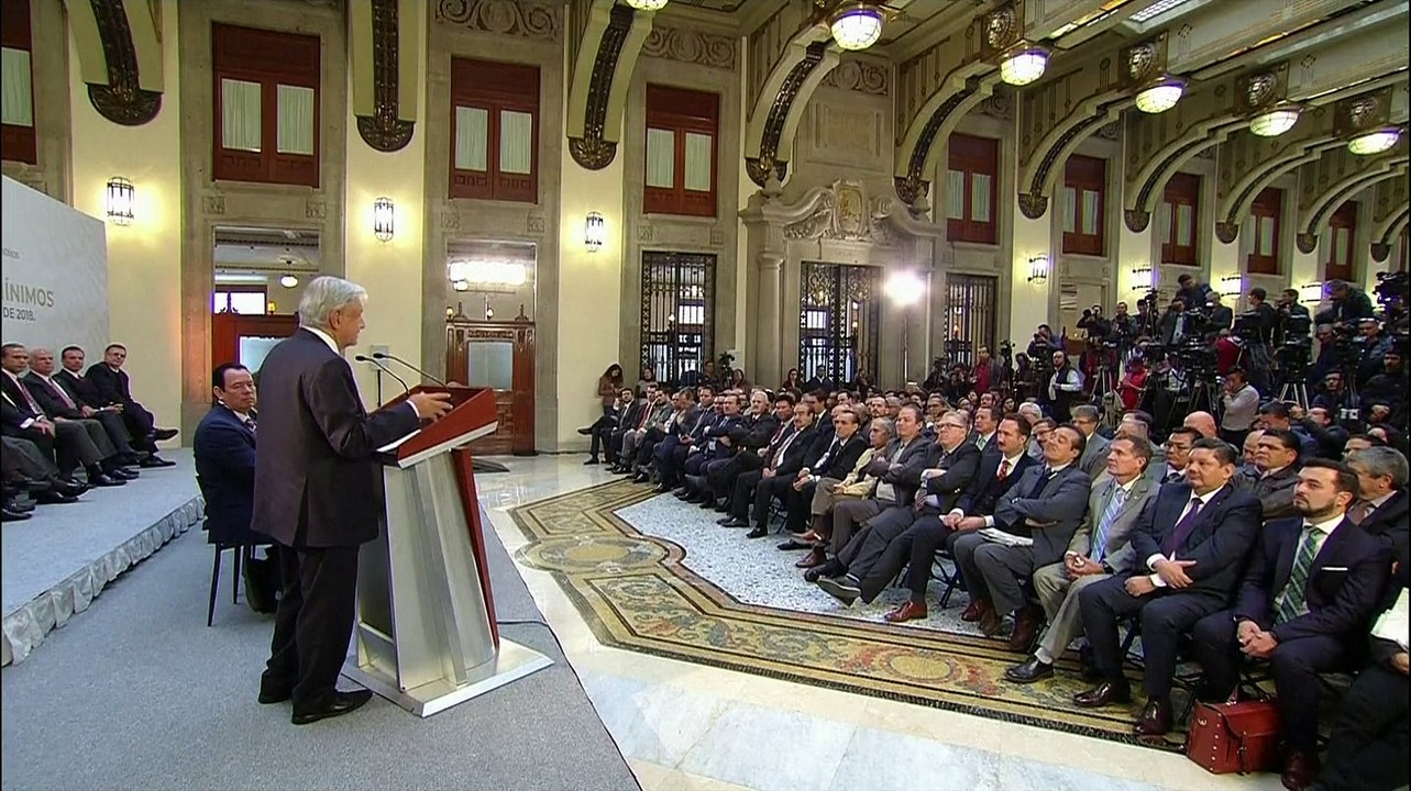 México duplicará salario mínimo en frontera contra migración El gobierno de México anunció el lunes aumentos al salario mínimo que alcanzarán el 100% en los municipios que bordean la frontera con Estados Unidos.