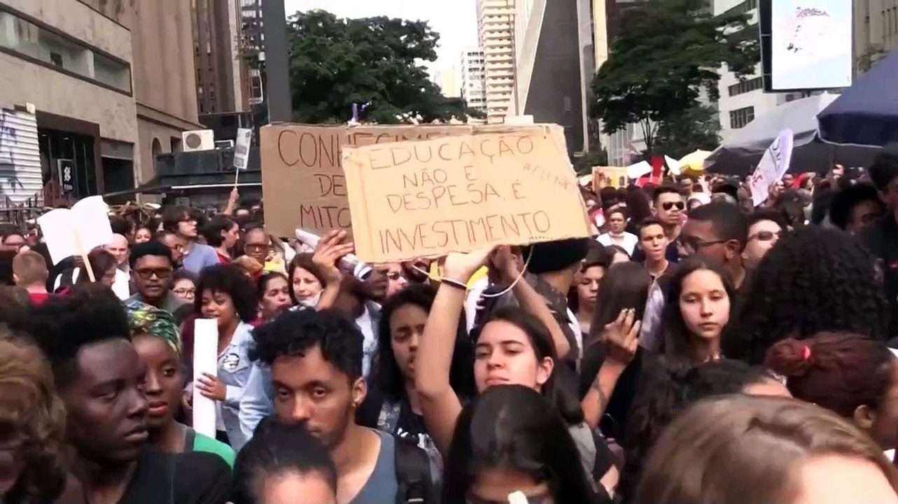 Brasileños rechazan recortes en educación en mayor protesta contra Jair Bolsonaro