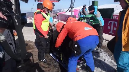 Personas con discapacidad aprenden a esquiar en Marruesco