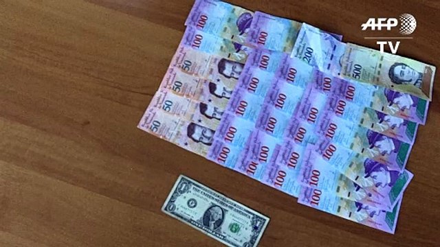 Venezuela devalúa moneda, equipara tasa con la de dólar negro