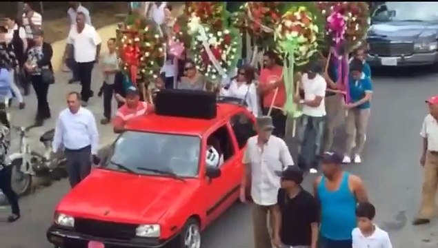 Sepultan en Ocoa a la mujer que murió al caer de un vehículo en marcha