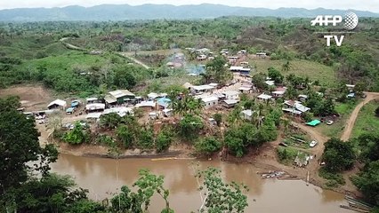 Migrantes desbordan frontera de Panamá tras cruzar el "infierno" de la selva