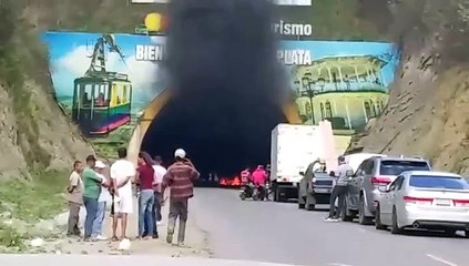 Yipeta se incendia en túnel de Altamira
