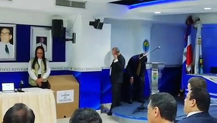 JCE muestra al PRD voto automatizado