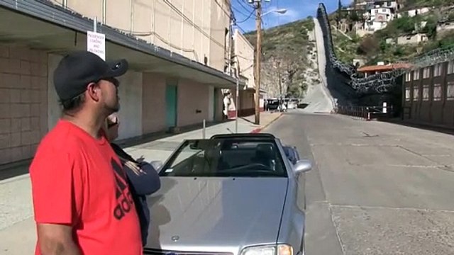 Alambre de cuchillas en frontera Estados Unidos-México es todo un atractivo turístico