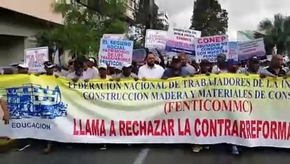 Protestan en rechazo de la reforma laboral y la eliminación del IDSS