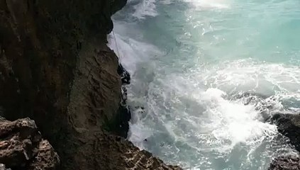 Restos del vehiculos en el que viajaba pareja de turista