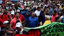 Docentes y médicos hondureños mantienen manifestaciones contra 