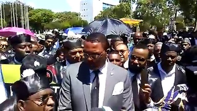 Abogados evangélicos protestan frente al Congreso contra reforma constitucional