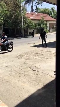Encapuchados y armados enfrentan a los policías en Naverrete