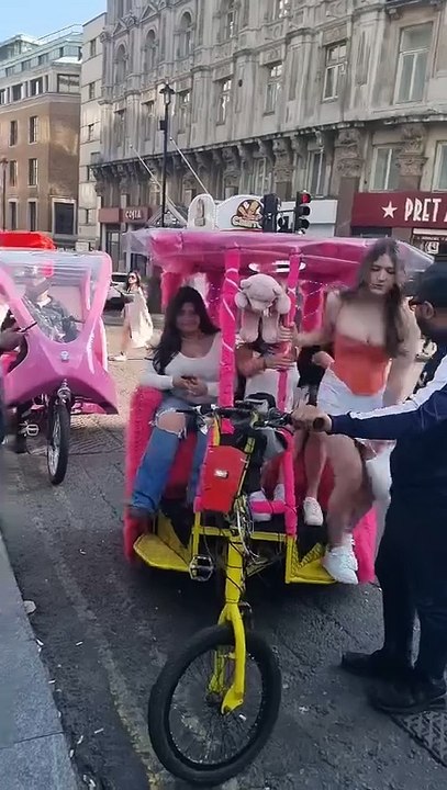 London Street Walk 🇬🇧 _london _street _walk _shorts(1080P_HD)(720P_HD)