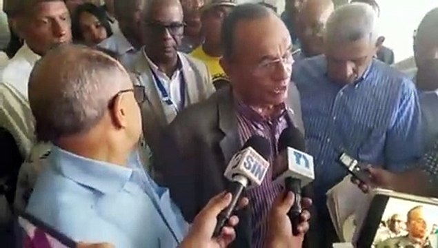 Centrales sindicales abandonan reunión de aumento salarial