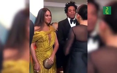 Meghan Markle y Beyoncé se saludan en el estreno de  “El Rey León”