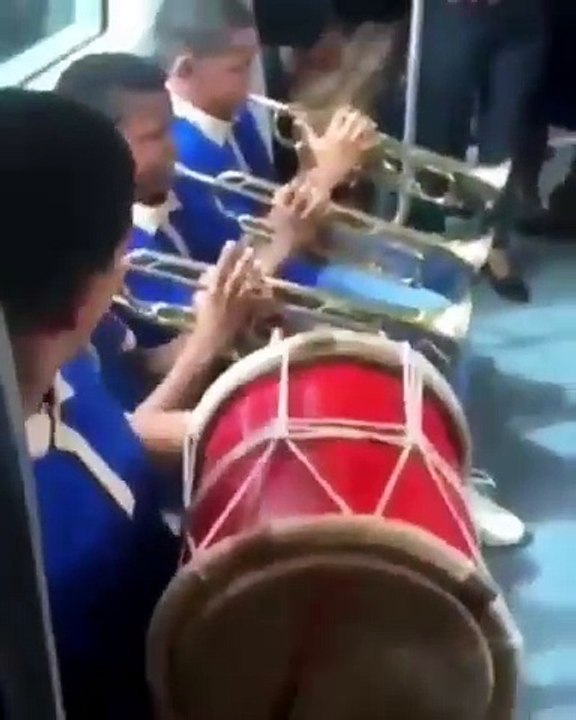Músicos en el metro