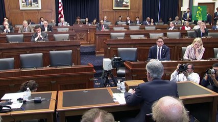 Powell dice que seguirá liderando la Fed aunque Trump quiera cesarlo