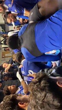 Le FC VERSAILLES fête la victoire contre NÎMES 2-1 avec les enfants de CHAMPAGNE